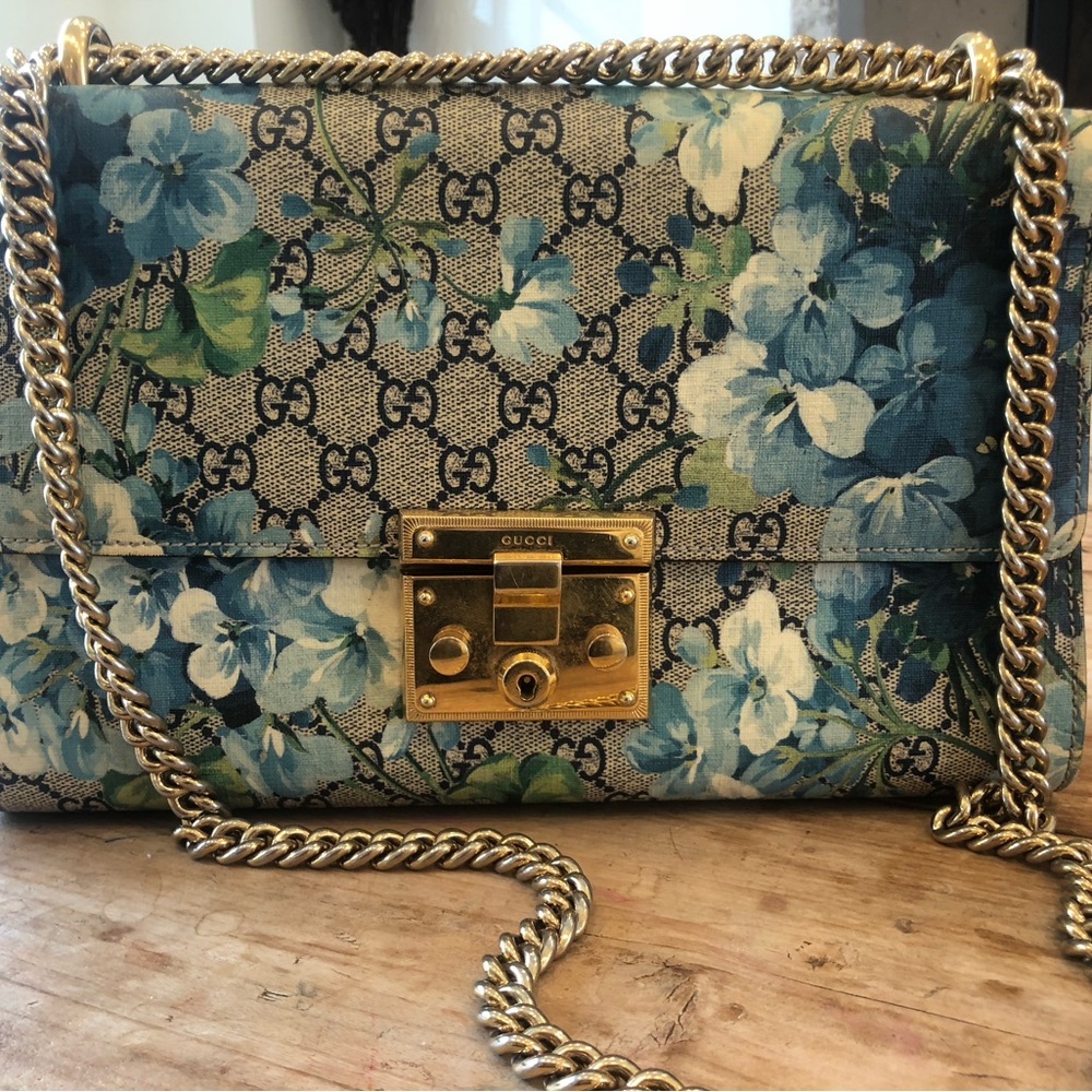 Gucci Padlock GG Blooms Medium Shoulder Bag Blue Floral Hydrangea Purse chain